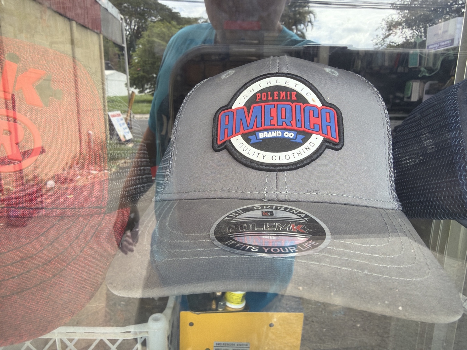 Gorra disponible en Armonía y Cobre